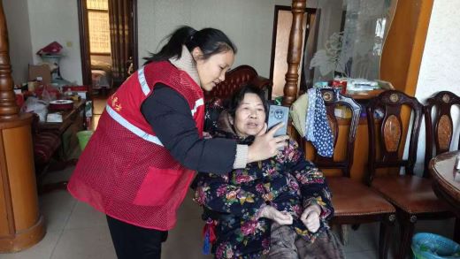宜春市袁州区凤凰街道：关心关爱高龄老人 为民服务零距离