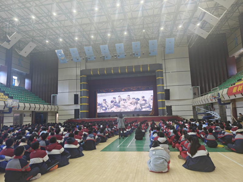 光影润心田 精神永传承——九江三中初三年级开展“学雷锋”主题观影活动