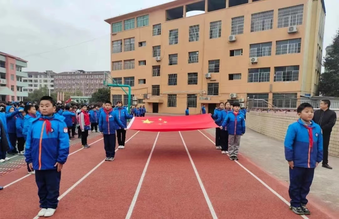 “锋”采无限，温暖传递——宜黄县第一小学开展学雷锋系列活动