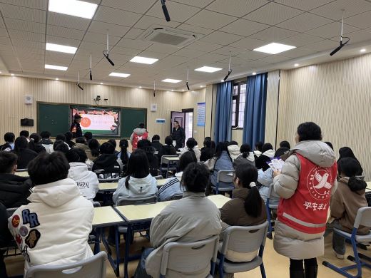 丰城市剑光街道剑民社区：反诈宣传进校园 护航青春助成长