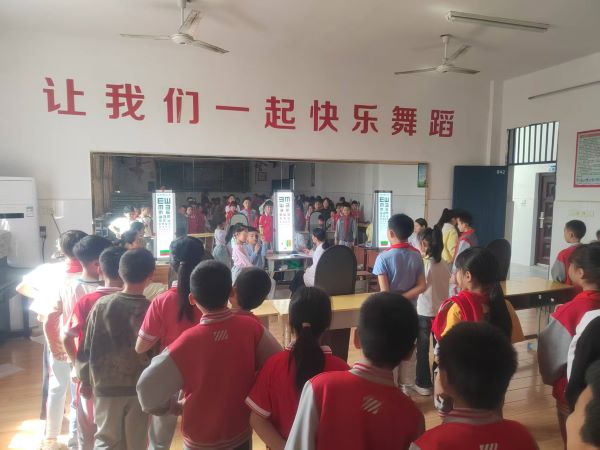 守护“视”界 点亮未来——宜丰县妇幼保健院走进新昌三小开展视力筛查