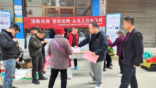万载县开展爱鸟周宣传活动