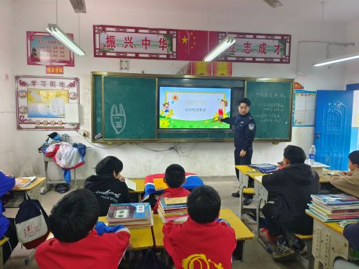 法治护航青春路——上高县镇渡中心学校开展防欺凌主题宣讲