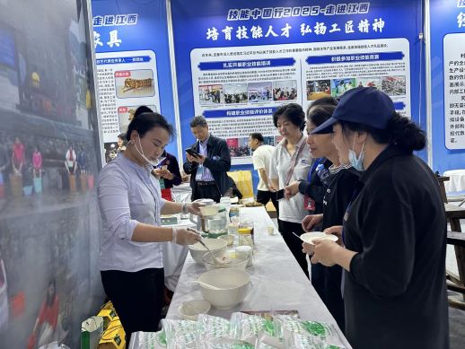万载非遗产业闪耀江西技能大赛 沉浸体验助文化经贸双丰收