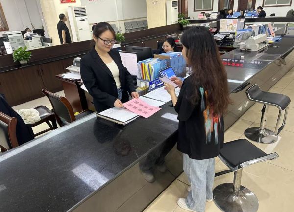 江西万载：卫生许可“码上知” 群众满意“码”上赞