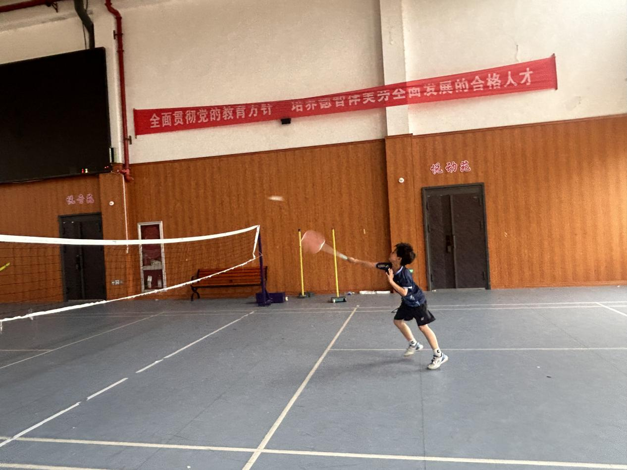 以球会友，精彩“羽”共——南城县泰伯小学举办2025年“弘毅杯”羽毛球大赛