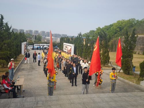 宜春市袁州区湛郎街道：缅怀革命先烈 传承红色基因