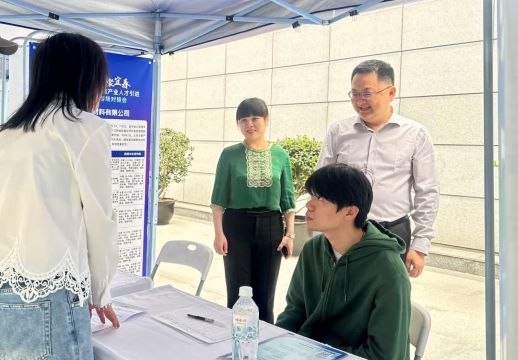 宜春经开区党工委副书记、管委会主任陈志尧率队赴武汉参加宜春重点产业人才引进对接会