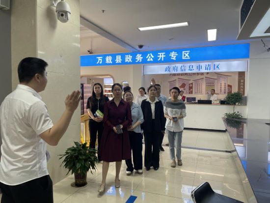 万载县行政审批局：面对面倾听民声 心连心提升服务