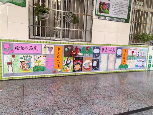 奉新县冯川一小开展“最美室外墙报”评比活动