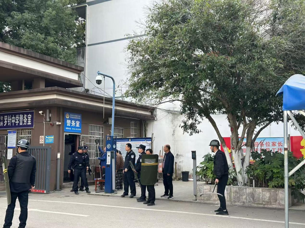 临川区罗针中学开展反恐演练