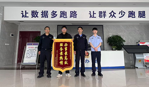 点赞！鹰潭市交警支队车管所延时服务助力企业解燃眉之急