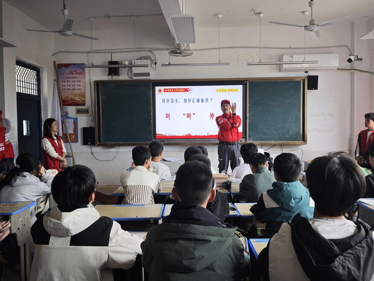 乐安县实验学校联合下大街社区开展防溺水安全教育活动