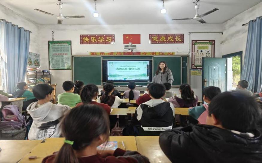缅怀先烈志，共铸中华魂——崇仁县巴山镇中心小学关工委开展清明祭英烈系列教育活动