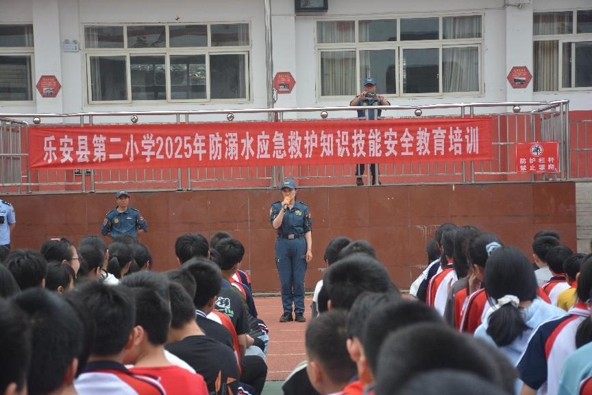 乐安县蓝天救援队走进乐安二小开展防溺水应急救护知识技能安全教育培训