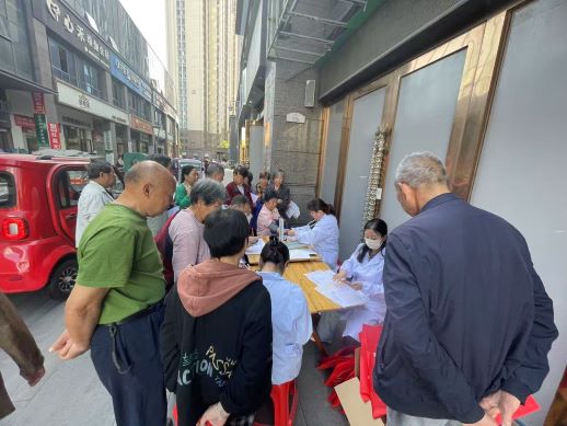 情暖夕阳 致敬老兵 丰城市剑光街道金马社区联合丰城市镇医院开展免费体检活动