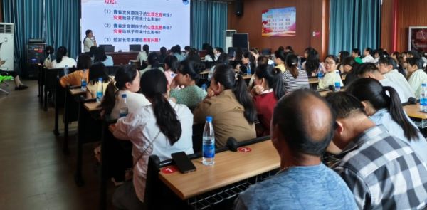 万载县政协：委员课堂为青春期保驾护航