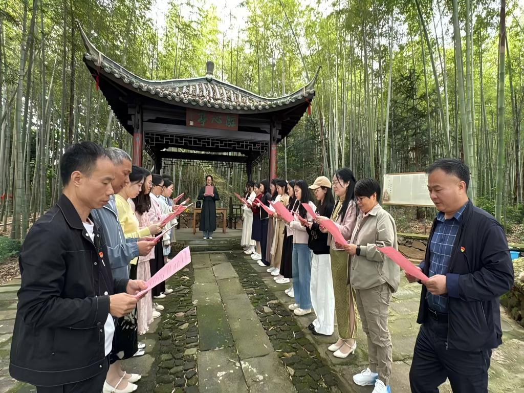 金溪县锦绣小学黎建红小学语文名师工作室举办读书分享会