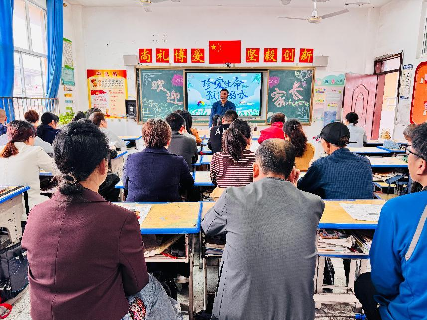 金溪县锦绣小学召开春季家长会