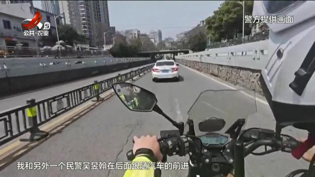 南昌：男子突发脑梗 交警紧急护送