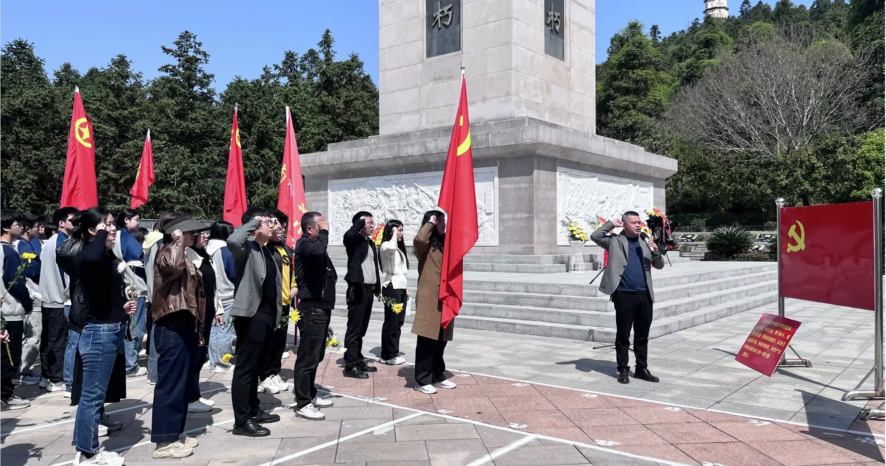南城二中开展清明祭扫活动