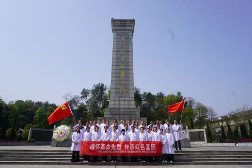 缅怀革命先烈 传承红色基因——宜春学院第一附属医院 万载县人民医院联合诚济医院开展清明祭扫活动