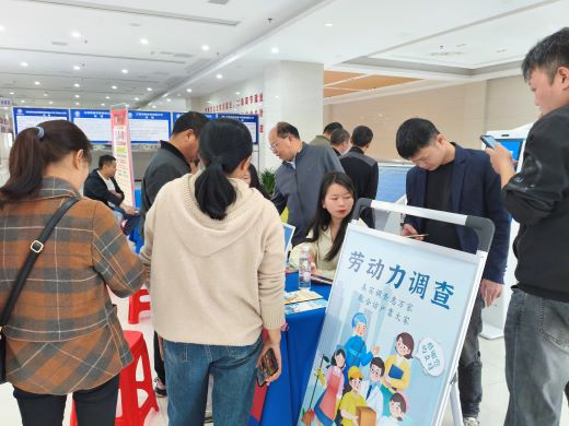 万载县举办现场招聘会 搭建供需对接桥梁