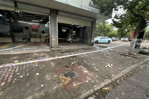 丰城市剑光街道和平社区：铲除脱落外墙瓷砖 消除安全隐患获好评