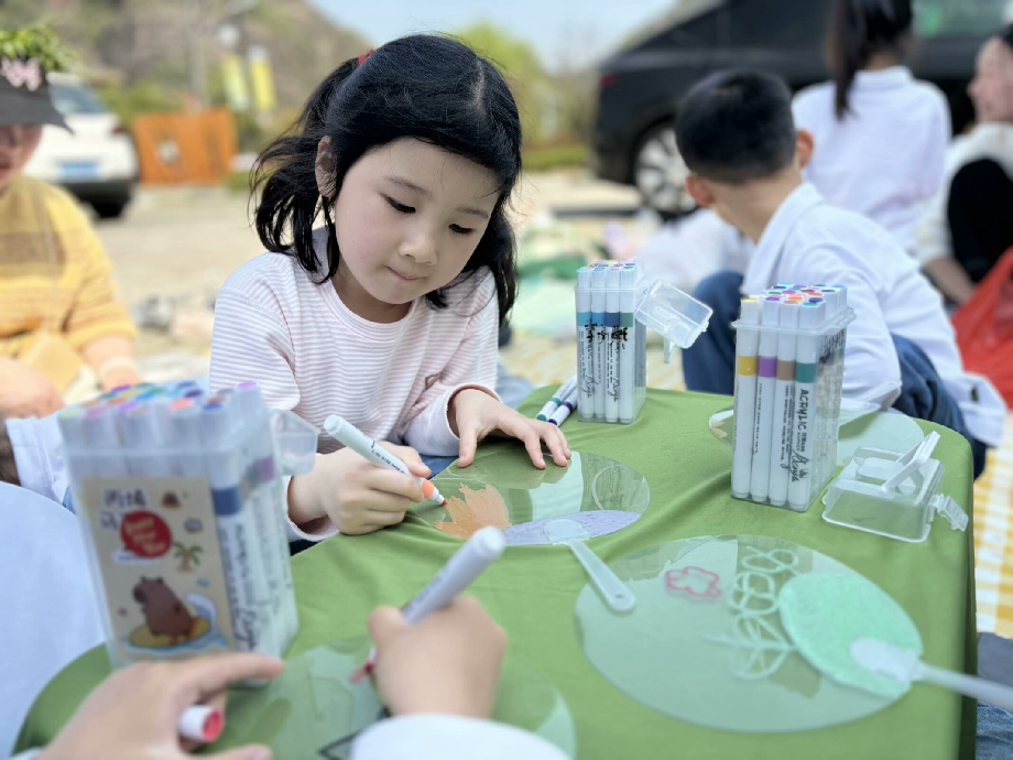 采撷春光 与风与你“趣”游玩——南城县登高幼儿园2025年亲子春游活动