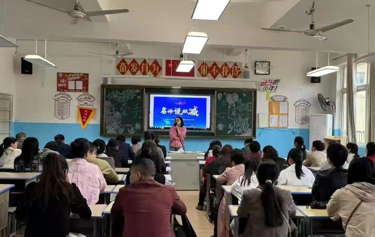 以爱为舟 共赴成长之约‍——南城实验中学2024-2025学年下学期期中家长会