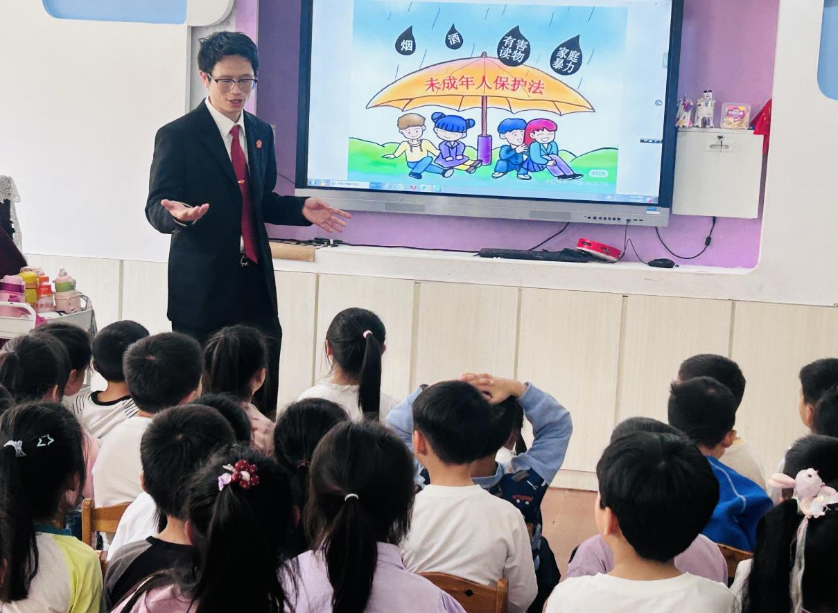 法治育童心  安全护幼行——崇仁县幼儿园关工委法治副校长安全宣讲活动