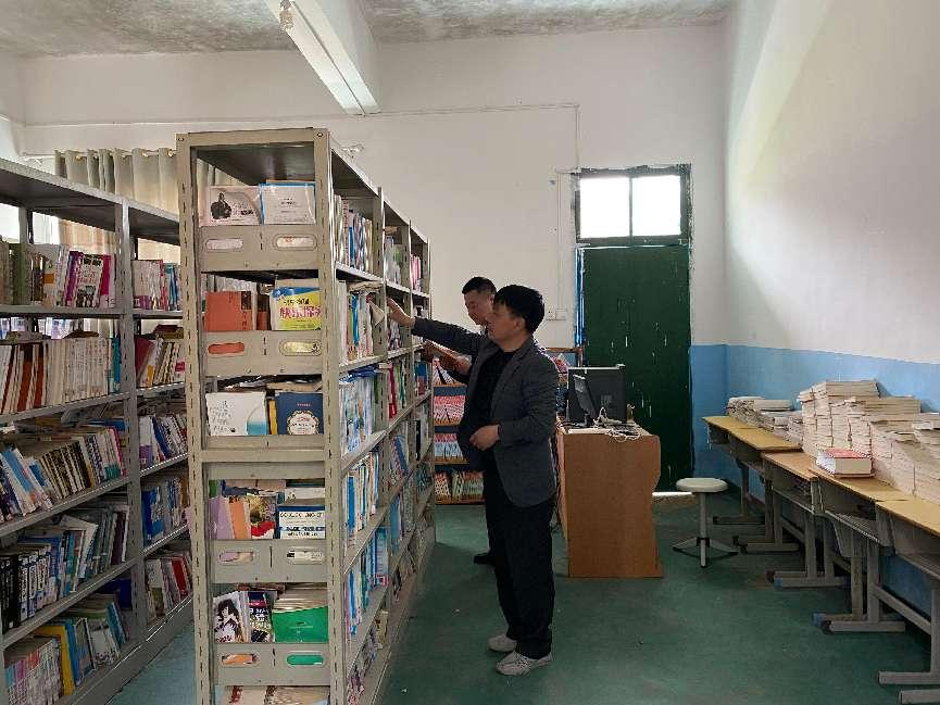 筑牢思想防线，净化校园读物环境——乐安县金竹畲族乡民族学校开展读物排查