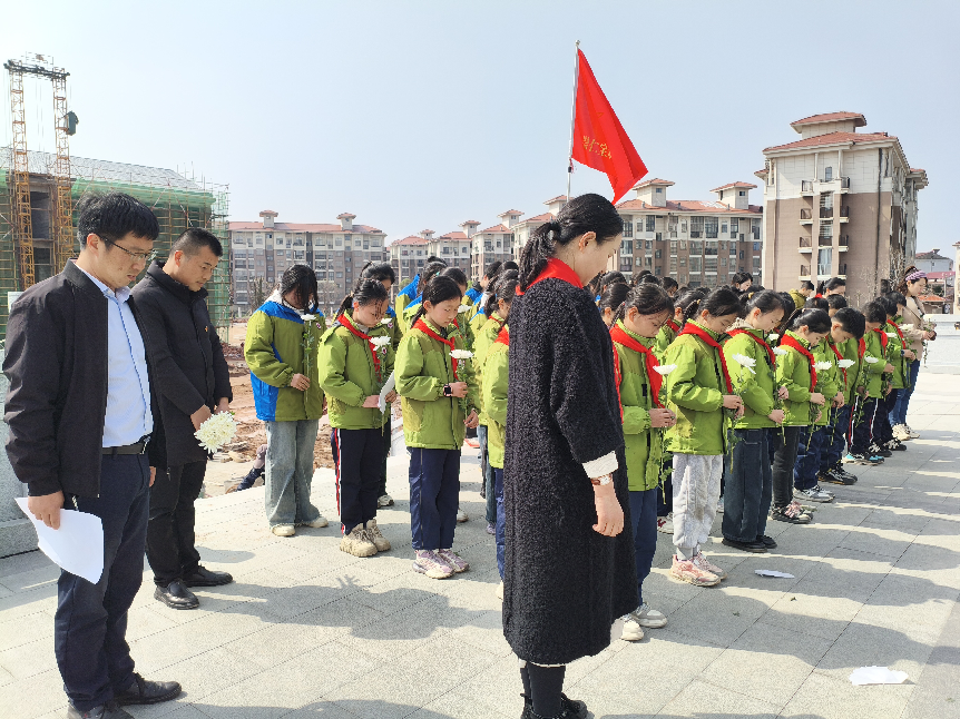 崇仁县宝水实验学校开展清明祭英烈活动