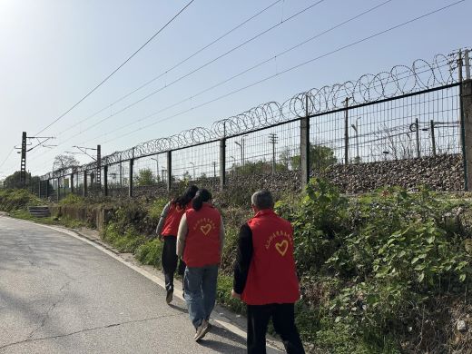 宜春市袁州区凤凰街道岐山社区：筑牢安全防线 守护铁路平安