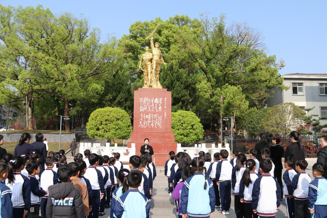 红色记忆映童心 清明缅怀寄深情——广昌县第二幼儿园党支部清明祭扫活动