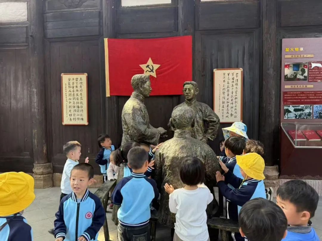 “缅怀革命先烈，赓续红色血脉”崇仁县航埠镇中心幼儿园红色教育活动