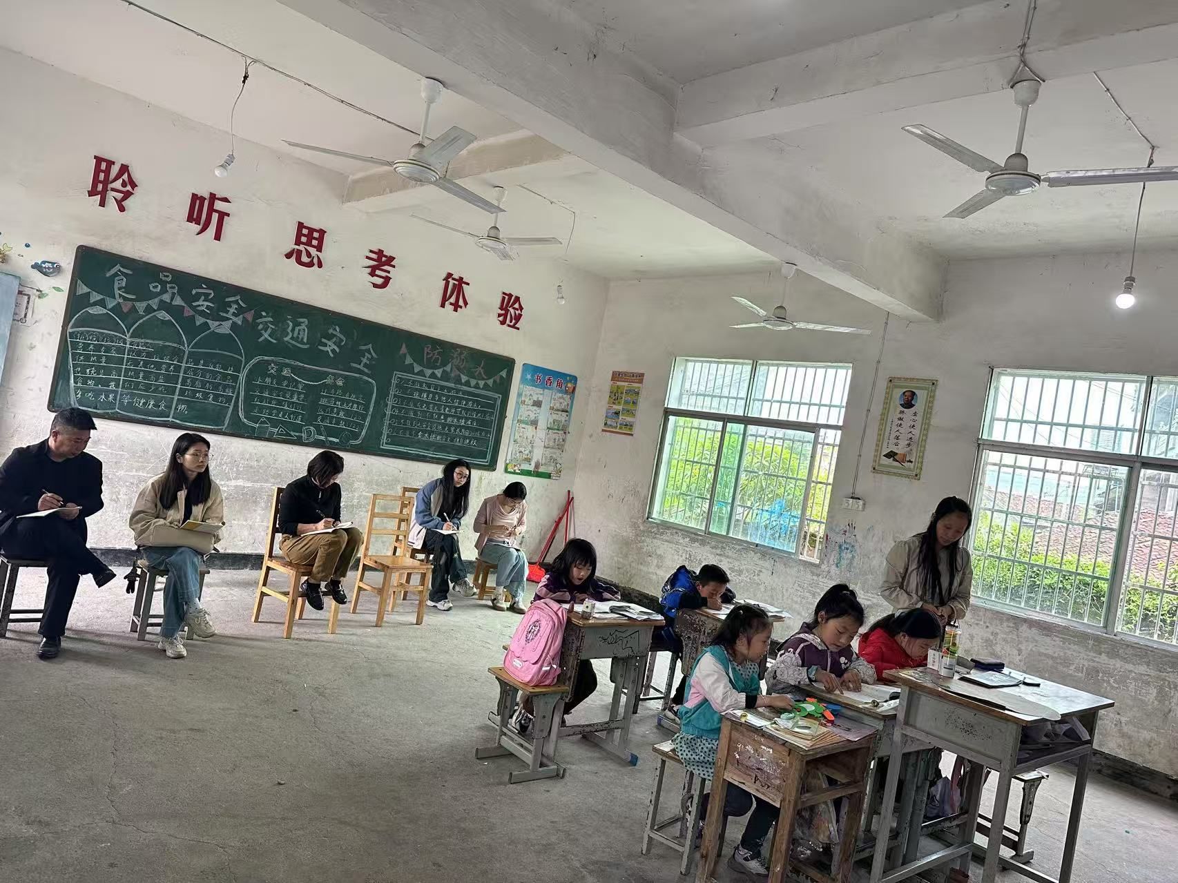 骨干教师展风采 送教下乡共成长