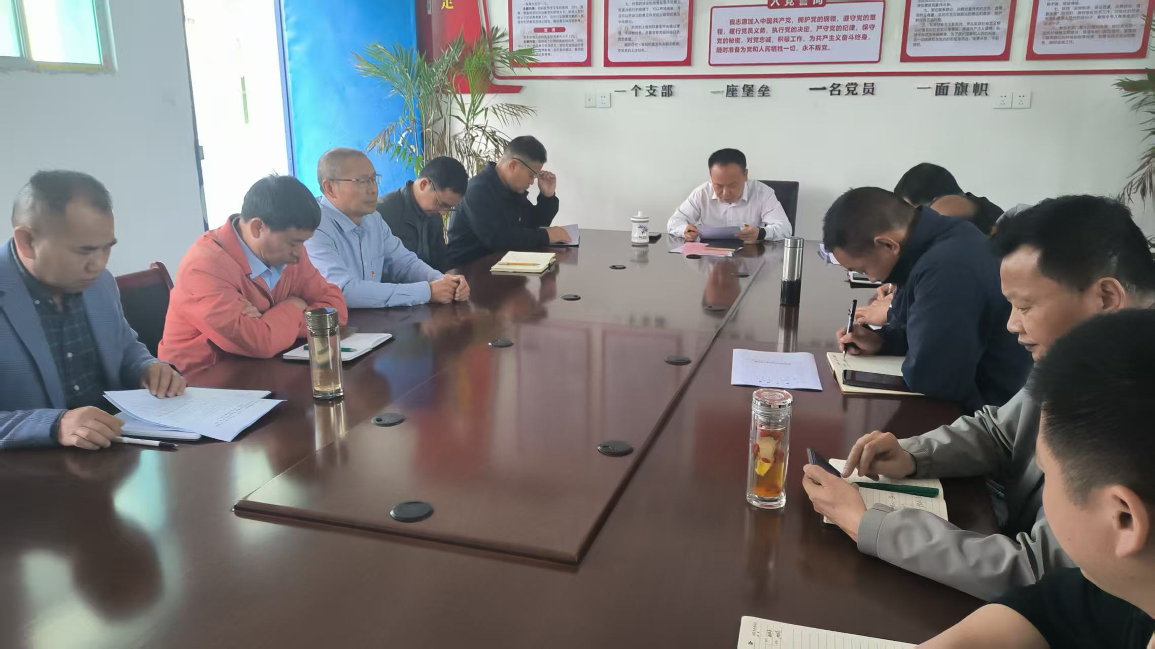 净化校园文化 培育核心价值——乐安县潭港学校党支部清查不符合社会主义核心价值观书籍
