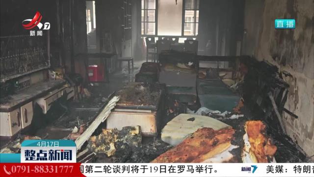 居民楼失火 消防员火场救人