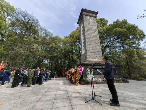 江西靖安：开展清明祭扫活动 弘扬传承英烈精神