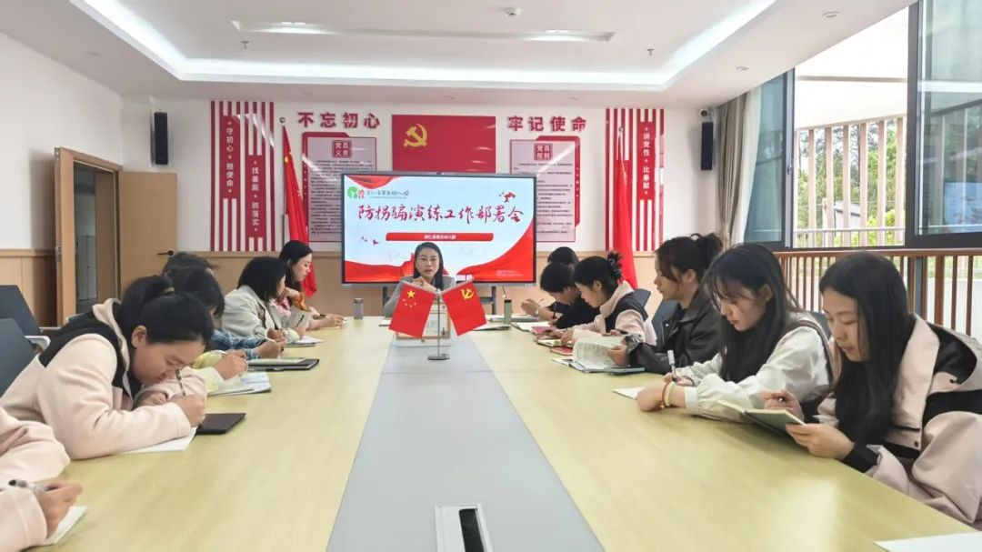 糖果诱惑下的危机——崇仁县第五幼儿园防拐演练记