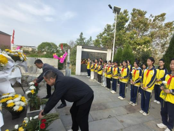 缅怀革命先烈  赓续红色基因— — 九江市彭泽县黄花中学开展“清明祭英烈”活动
