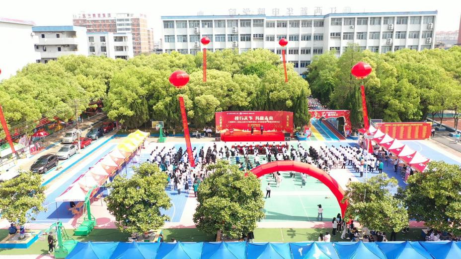 “技行天下 共赢未来”江西新华5+2就业之家 2025届毕业生人才交流会暨产教融合授牌仪式圆满成功