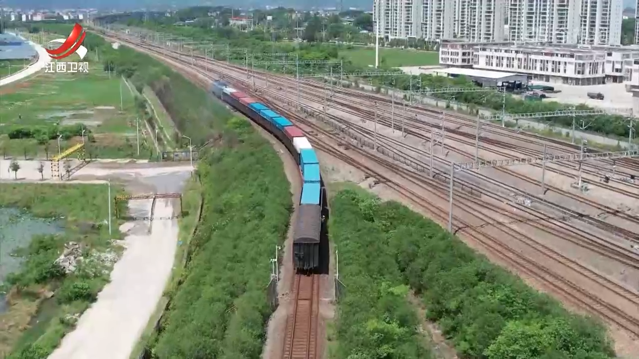 赣西国际港首趟铁海联运定点专列发车
