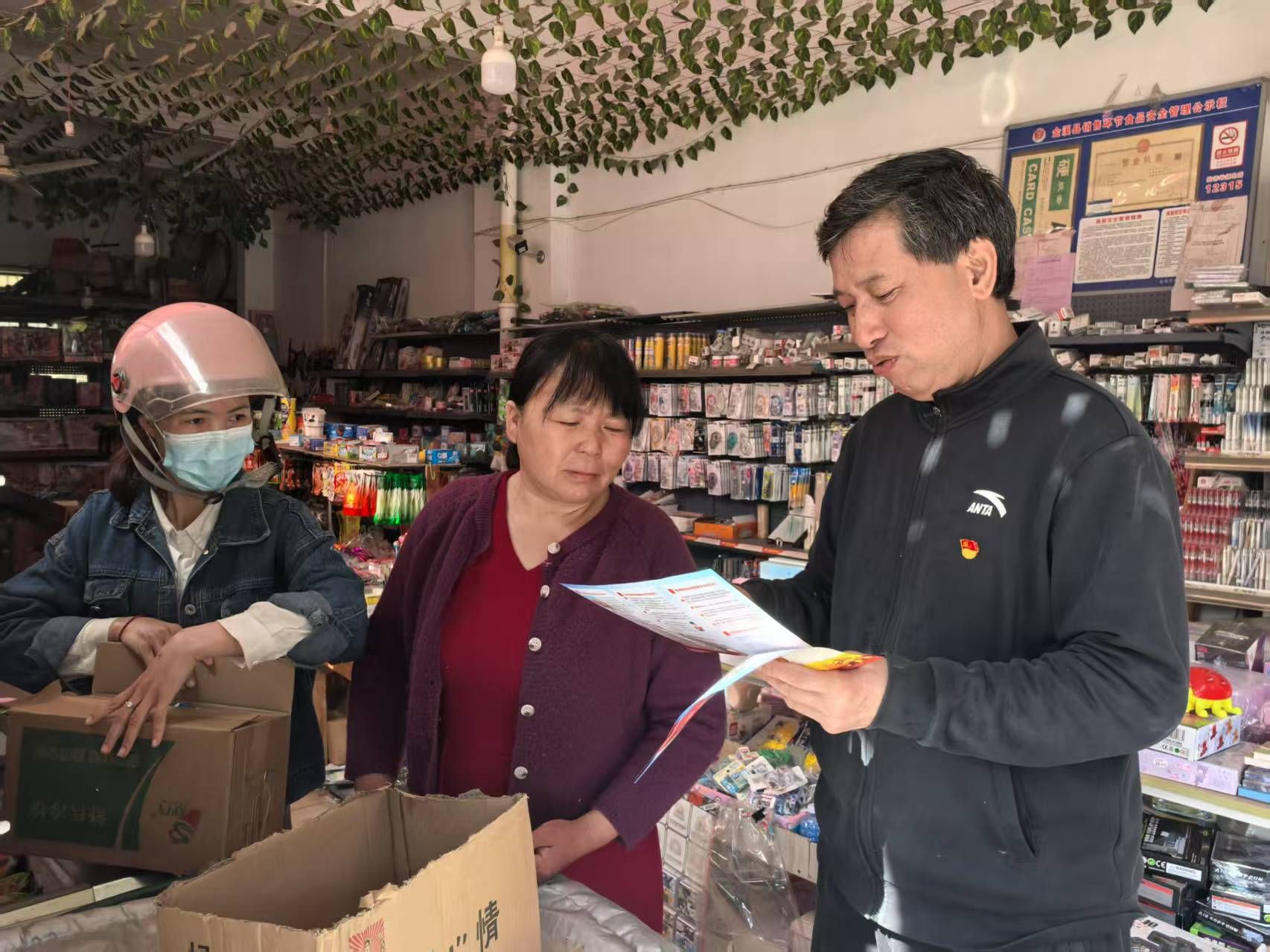 金溪县锦绣小学：党员引领进社区 安全教育入人心