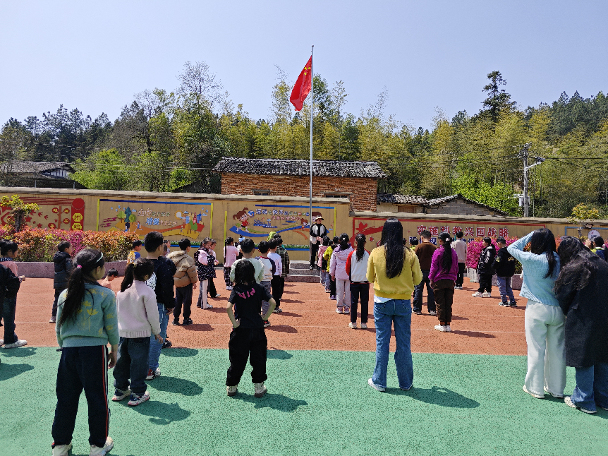 清明祭先烈  传承万古芳——崇仁县桃源乡中心小学关工委开展倡导文明祭祀，弘扬传统美德主题教育