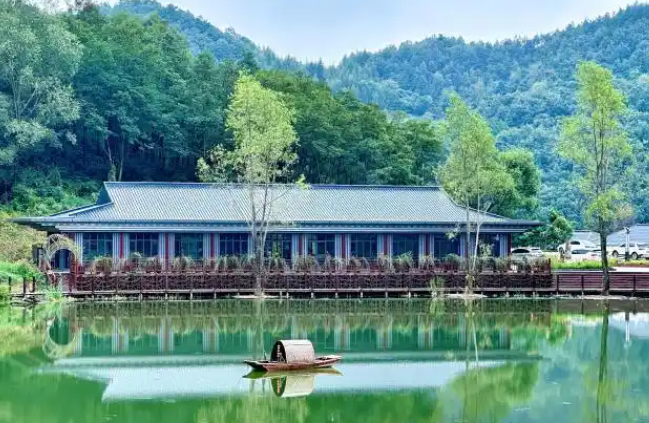 长天新闻丨江右时评：县域经济要立足产业优势走差异化道路