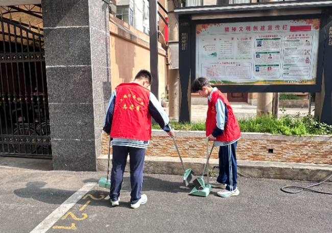 九江三中开展“积极参与垃圾分类，共建优美社区环境”环保主题活动