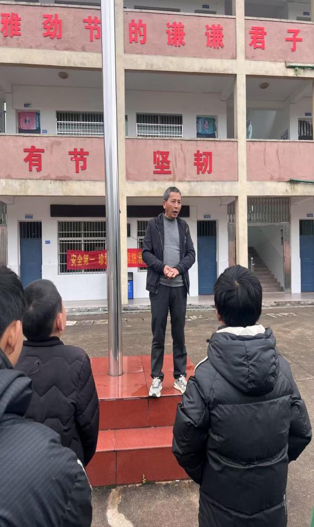 南城县浔溪初级中学三月“学雷锋”活动