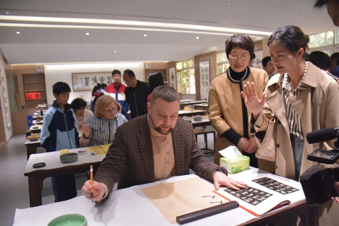 俄罗斯雅罗斯拉夫尔市代表团访问九江市学校
